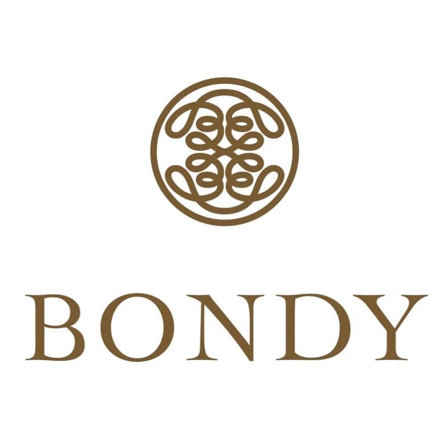 のインスタグラム：「【重大発表】  この度私結子は、株式会社BONDYを立ち上げ代表取締役に就任いたしました。  この会社は”世界中のママを笑顔に”をコンセプトにこれからチームで稼働していきます。 その第一歩目として、ママへ送るギフトを始めます。 昨年から１００人を超えるママとパパのご協力をいただき、赤ちゃんと一緒に使えるスキンケアラインを開発しました！ アンケート、座談会、協力してくれた皆さん本当にありがとうございました😭 内容は、オールインワン泡ソープとボディークリームです。 保湿力、使い心地、香りにこだわりました。 SDG’s/サステナブルにも尽力して、 容器は全て再生ペットボトル、使う資材はエコ素材を採用しました。 お母さんお父さんが片手で使えるように、安定感のあるボトル、 リビングにおいてインテリアの邪魔にならない、上品さのあるデザインに仕上げました。 色は最後の最後まで悩みました、、、ここでもみんなにラインさせてもらって回答してくれて、、みんなありがとう💚  そしてURLひとつで送れるソーシャルギフトサービスをこのギフトにつけて、お母さんが本当に喜べるように家事代行や出張エステ、行事撮影など忙しいお母さんに贈る”体験と時間”をプレゼントできるようにしました！詳しいことはまたお知らせしますね  この２つが１つになって今回は 出産祝いや普段のプレゼントにもう悩まない！ ママが絶対に喜ぶプレゼントBOXととして世の中に送り出します。  長くなりましたが、 秋のローンチを目指して 来週月曜日、7/12　からcampfireにてクラウドファンディングを行います。 そこで皆さんにぜひご協力していただいて、私のこの最初のプロジェクトを応援してもらえると嬉しいです！  取り急ぎご報告でした。 みんないつもありがとう。  結子」