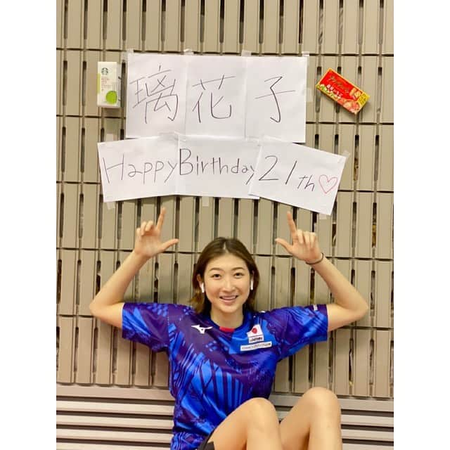 池江璃花子さんのインスタグラム写真 - (池江璃花子Instagram)「* 7月4日　MY BIRTHDAY🎂21th🎂 もう21歳なのかと思う時と、まだ21歳なのかと思う時もあり、笑 あっという間な1年でした！  今年は3.4日と試合でしたが、20歳最後の日に日本記録と21歳最初の日に日本記録を出すことができて、嬉しかったです😳 会うことはできないけどたくさんの方にメッセージをいただいて、お祝いして貰って、今年も幸せを感じながら誕生日を迎えることができました✨  本番まであと少し、最後の追い込みもしっかり頑張ります💪 * #birthday  #july4th」7月7日 20時09分 - ikee.rikako