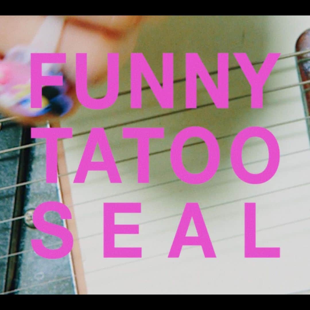 甘楽さんのインスタグラム写真 - (甘楽Instagram)「FUNNY TATTOO SEALのMV公開されました🐱」7月7日 20時16分 - n__feni