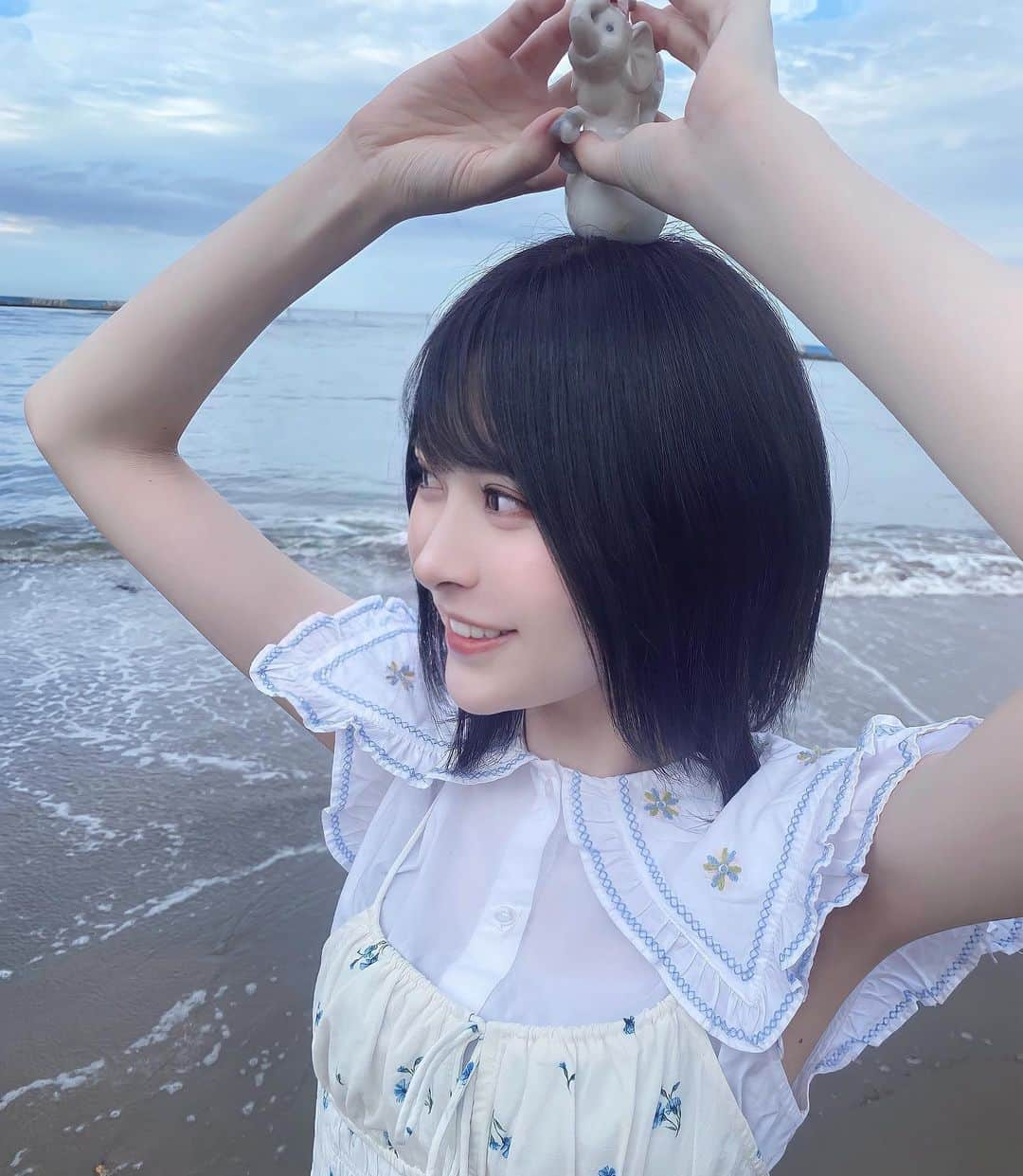 小此木流花さんのインスタグラム写真 - (小此木流花Instagram)「夏ーーー🌀🌀🌀🌀  あついのきらい 髪の毛真っ黒で短い！  #ブラウス#h&m #ワンピース#zara  #黒髪 #黒髪ボブ」7月7日 20時50分 - okonogi_ruka