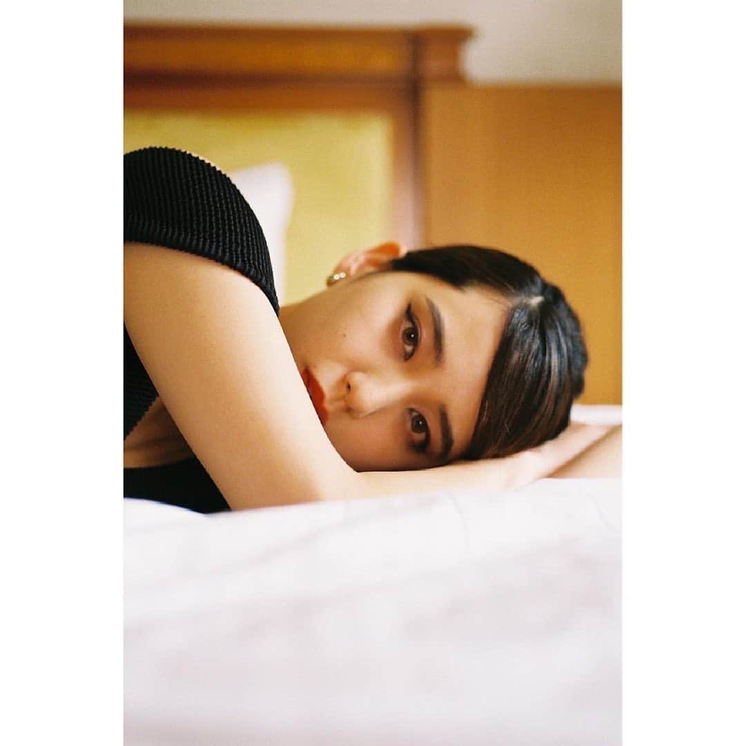 山崎紘菜さんのインスタグラム写真 - (山崎紘菜Instagram)「. いよいよ明日はよる11時59分から ドラマ「イタイケに恋して」第二話放送です❣️ ゲスト出演させて頂きました。 いったいどうなっているのか…私もドキドキです……。 #イタ恋 #日テレ @itakoi_drama」7月7日 20時44分 - hirona_yamazaki