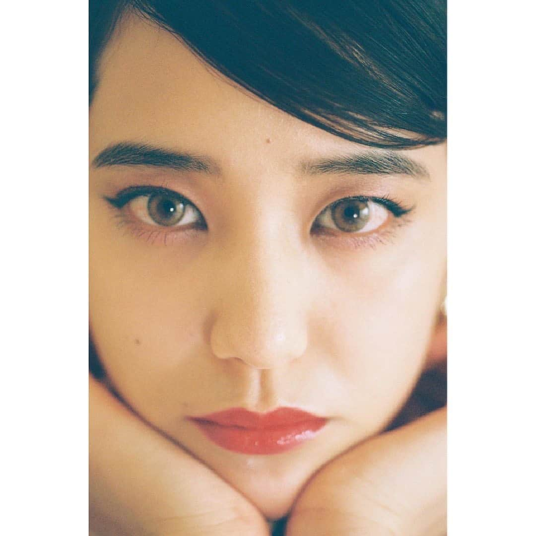 山崎紘菜さんのインスタグラム写真 - (山崎紘菜Instagram)「. いよいよ明日はよる11時59分から ドラマ「イタイケに恋して」第二話放送です❣️ ゲスト出演させて頂きました。 いったいどうなっているのか…私もドキドキです……。 #イタ恋 #日テレ @itakoi_drama」7月7日 20時44分 - hirona_yamazaki