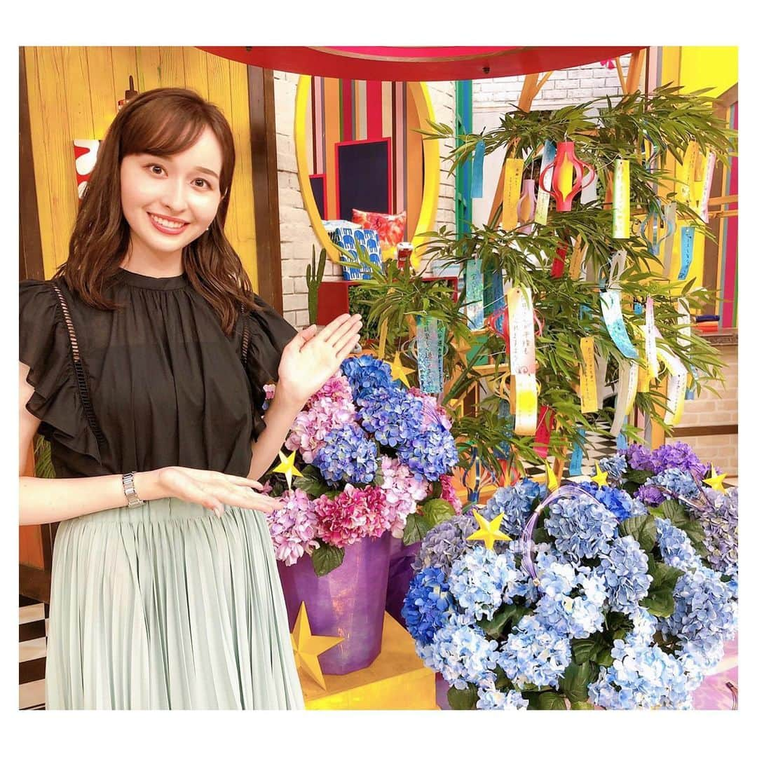 宇賀神メグさんのインスタグラム写真 - (宇賀神メグInstagram)「. 先週、王様のブランチのスタジオに 短冊を飾りましたよ🎋  皆さんの願い事が叶いますように💫  . .  #七夕 #短冊 #笹の葉さらさら」7月7日 20時55分 - ugajin_megu