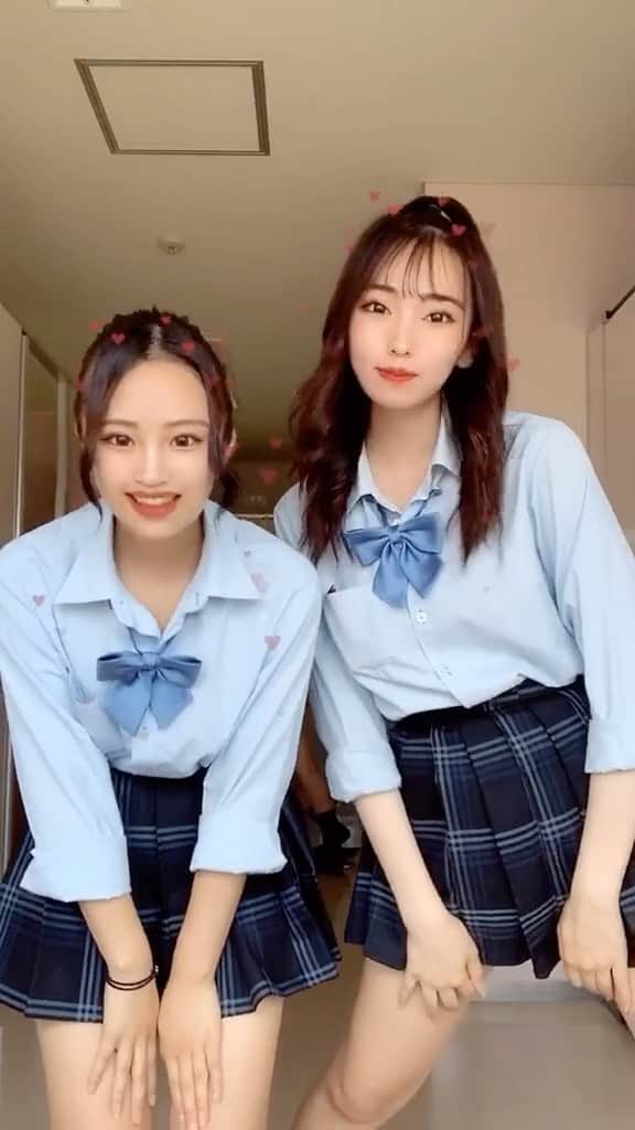 のインスタグラム：「あんちゃんです♪ # めっかわコンビの向かって左側。 ⁡ 見ての通り、とにかくメンズに べらぼーにモテるビジュアルの持ち主で ⁡ その雰囲気と可愛さは farawayを歌うデビュー当時の 最盛期のmisonoみたいです。 # 例え下手くそか。 # ガルネクのボーカルにも似てる ⁡ 以前、ご紹介させて頂いたときは エラーでメンションができず、 ⁡ 『この子のインスタはないんですか❔😯』 ⁡ という、ストーリー返信が まぁ来るわ来るわで、 やけくそになって今日もこんばんわ だったわけですが # ピュピパッパっ♪ # このネタ2回目 ⁡ ご本人に、メンションできるよう お願いをいたしまして 今日（こんにち）に至ったわけです。 ⁡ 彼女の最大の魅力は 男たちを奈落の底に突き落とす その可愛い笑顔で ⁡ 『マクドナルドで長年クルーをしてる 僕から見ても、凄くいいスマイルですね！』 ⁡ なんていう、妙に説得力しかない コメントも届いたりして ⁡ そんなマクドナルドは 今日もスマイル０円だそうです。 # その情報いらないだろ ⁡ というわけで、みなさん、 とんでもない事が起きても さぁ可愛くスマイルしようね♪ # 疲労とお酒で文書めちゃくちゃ ⁡ ⁡ 編集部からは以上でーす。 ⁡ ⁡ 【本日のモデルさん】 @8897_anna  ⁡ てぃっくとっく⇒ ancom_816 ⁡ ⁡ ぜひ投稿の下にある 飛行機マークからシェアして いただけると嬉しいですっ‪⸜‪‪☺︎‬⸝‬‪‪ ⁡ ⁡ ━━━━━━ ▼ 開催中 ━━━━━━ ⁡ フォロワーさんが 推してる高校生を ご紹介させて頂いてます！ ⁡ 総選挙スタイルで、国民が選ぶ 『今、日本一モテてる高校生』を 掲載しているメディアになってます！ ⁡ 全国の芸能事務所 各メディア、各雑誌の編集部 またプロデューサーの方々と 提携していて 新人発掘にも協力しています！ ⁡ ⁡ ━━━━━━━ ⁡ PS. 女子高生ミスコン 2021エントリー受付中です！ ⁡ プロフィールのリンクから どうぞ♪ @teen_trend_tv ⁡ ━━━━━━━ ⁡ #高校生 #jk #jkブランド #jkの素敵な思い出 #女子高生 #TikTok  #ティックトック #てぃっくとっく #ティックトッカー #ダンス #ダンス動画 #笑顔 #スマイル #美少女 #美少女図鑑 #美人  #可愛い #可愛すぎ #制服 #制服コーデ #jk制服 #可愛すぎる #小顔 #美人すぎる #スレンダー #モデル」