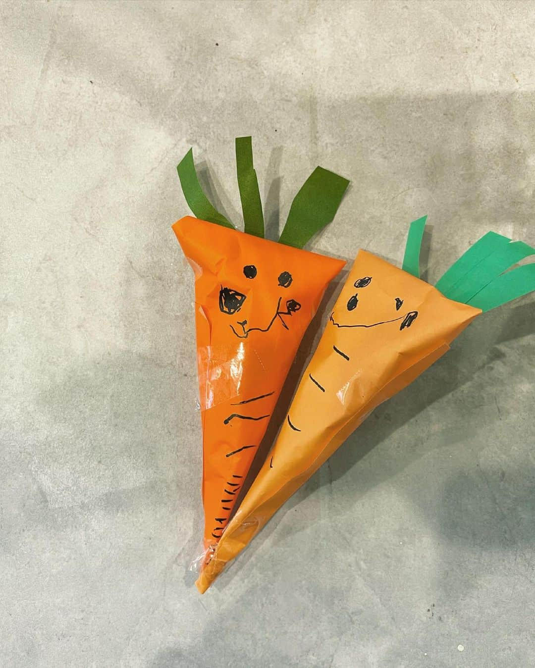 鈴木六夏さんのインスタグラム写真 - (鈴木六夏Instagram)「☺️☺️☺️🥕  今朝の作品つくり♪ #朝から癒された」7月8日 9時21分 - rikuka.62