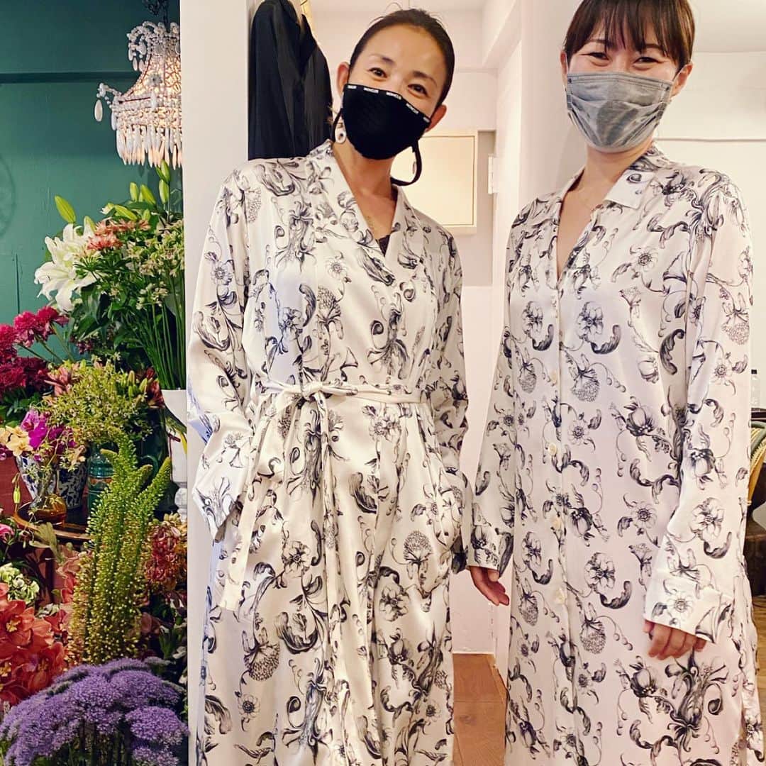 風間ゆみえのインスタグラム：「White floral はやっぱりノーブルな雰囲気が漂うね‼︎ 女神感…。  @shiho_style  @sincere.emi  @salon_y.official」