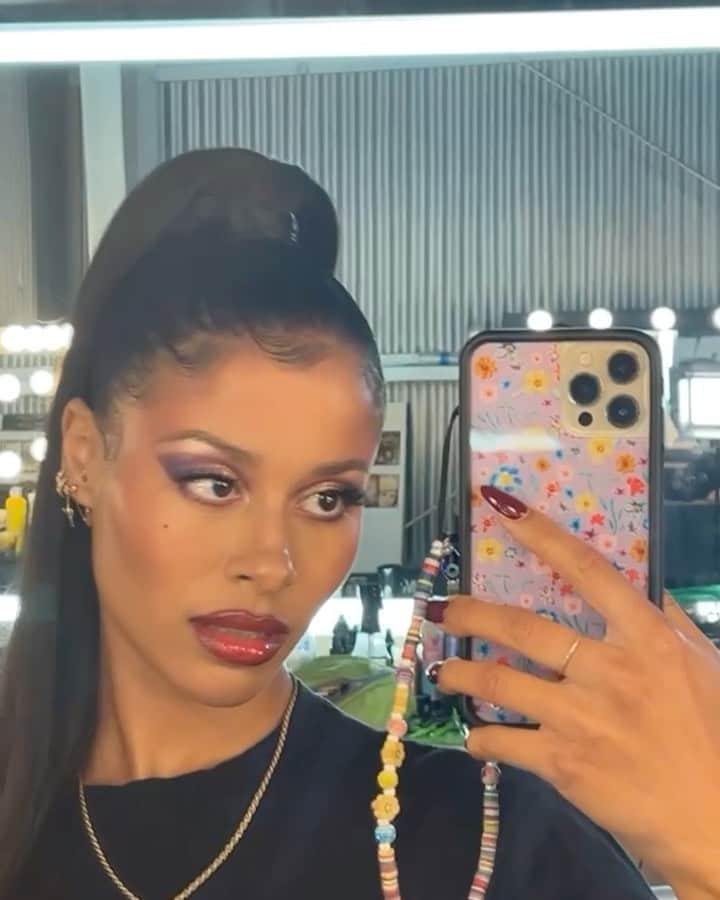 Sami Miroのインスタグラム：「Glam for the books @evaniefrausto @leo.chaparro @theduponttwins 💥🍓🥀❤️‍🔥」