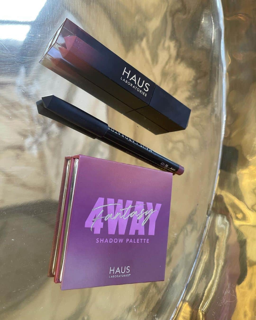 レディー・ガガさんのインスタグラム写真 - (レディー・ガガInstagram)「@hauslabs “GAGA’s GLAM MAKEUP SET”   I like to always start my eyeshadow with my Glam Room Pallette N1 in cake—vanilla wash. Then I carve my lid with cameo and trace the carve with bondage from 4-Way Fantasy eyeshadow quad. I do this to add dimension. Old beauty trick from my mom. Then with a thin brush I take a little more bondage to lightly line the bottom lashes—connecting it to the outer carve of my almond shaped eye. For a beauty look I then sweep my lids with shade Ultimate Pleasure to really make the center shimmer and pop to accentuate my lid (elegantly). I then go back in with a smaller bristle brush sweeping climax over bondage and cameo carve to help blend and add more shine. I finish this eye off with another small bristle brush in shade role play into the corners of my eyes and sweep outward. I also lightly glaze the carve with this shimmer to give the eye an overall finish. For more intensity you can always go back in with bondage rounding out the eye at the crease.  I contour my cheeks very lightly under the cheekbone with hot earth. Stopping while still dirty (I like to blend while it’s still hot!!) blending out with my foundation / concealer brush. I then remove my chapstick (which I always apply before I start my makeup 😚). Sharpen my lip line delicately in Arc RIP Lip Liner. I personally like to blend the lip liner onto the whole lip. I forgot my eyelash curler today (which happens a lot ☺️). I complete my shadow look with a clean mascara.  I prefer a less drippy more fashion gloss. So I apply Venus Le Riot lip gloss. I almost always finish my makeup with blush. Today I’m using Head Rush in shade Bouquet 💐. I’m skipping highlighter to allow the shine on the eyes to speak for themselves. You can of course finish with a translucent loose powder but my personal preference is to lightly dust my face with the leftover blush on the blush brush for a warmer finish.」7月8日 7時31分 - ladygaga