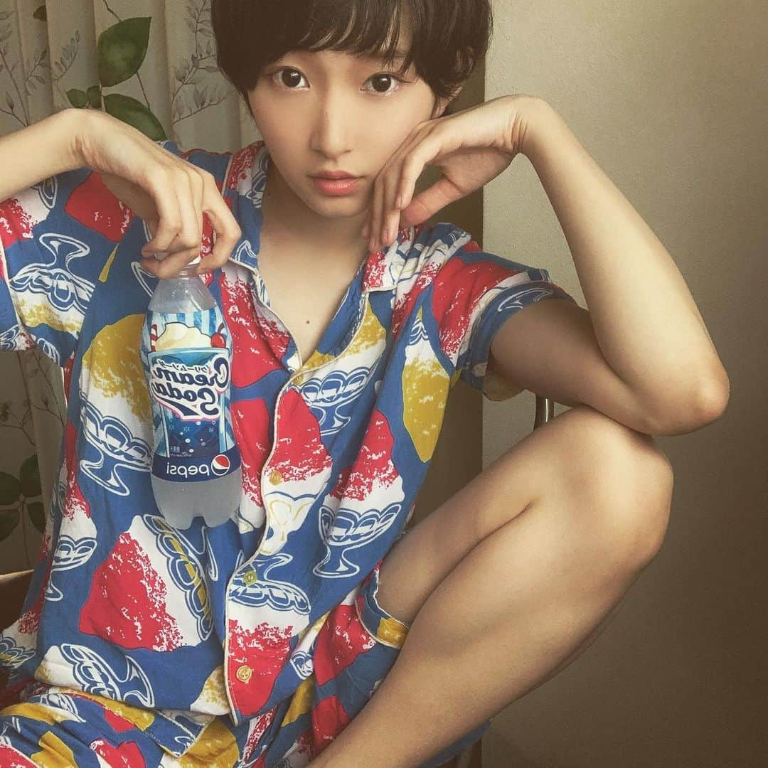 宮本佳林さんのインスタグラム写真 - (宮本佳林Instagram)「♡  夏っぽく行こうや  #ペプシ  #クリームソーダ #部屋着 #いつもと違うメイク #まつげピンク」7月8日 17時47分 - karin_miyamoto.official