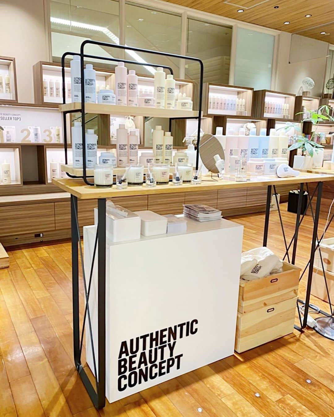 宮崎絹子さんのインスタグラム写真 - (宮崎絹子Instagram)「AUTHENTIC BEAUTY CONCEPTの Pop up store🦋 ㅤㅤㅤㅤㅤㅤㅤㅤㅤㅤㅤㅤㅤ 成分が全てヴィーガン処方で、パッケージも100%リサイクル出来るからサスティナブルなブランド♡♻️🌿  地球にも動物にも優しい理想のブランドだね！みんなにもオススメをシェア☪️ 伊勢丹新宿本館地下2階で7/13までポップアップやってるよー✨  #オーセンティックビューティコンセプト #ヴィーガンコスメ #サステナブル #pr」7月8日 10時23分 - babykiy