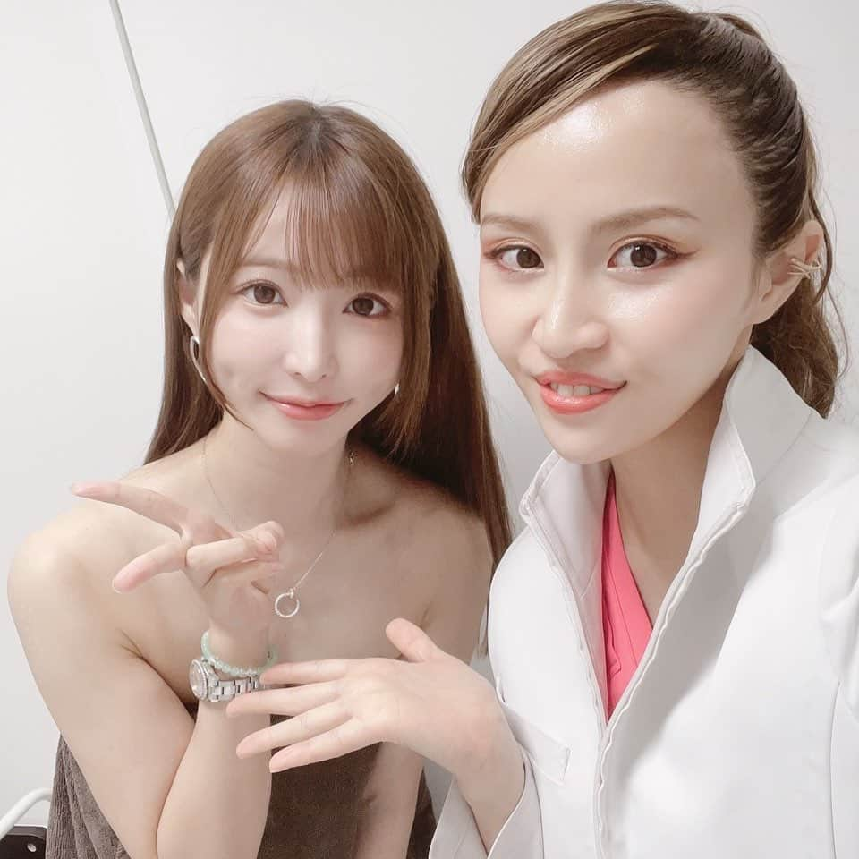 天使もえさんのインスタグラム写真 - (天使もえInstagram)「ㅤㅤ 実は先日またまたまりえ先生にお願いして、とてもスペシャルな施術を受けてきました✨ ㅤㅤ 現代美容はこんなところまでケアしてくれるのね…!!と、とても感動…  後日YouTubeで施術の様子を配信する予定なので、楽しみに待っててね🍒  今回もありがとうございました! ㅤㅤ  #美肌治療#レーザートーニング#シミとりレーザー#医療脱毛#美肌治療#マッサージピール#エレクトロポレーション#まりえ先生#銀座TAクリニック」7月8日 10時41分 - amatsuka.moe