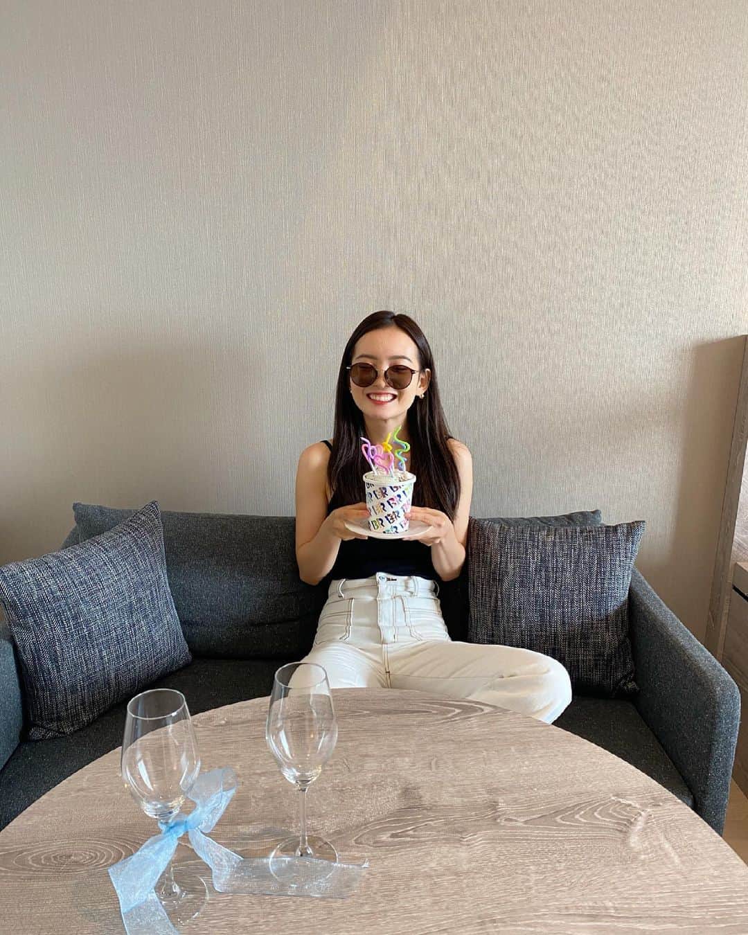 青山舞莉のインスタグラム：「i had trouble picking which one to post @jinsandsun 🕶  #jinsandsun」