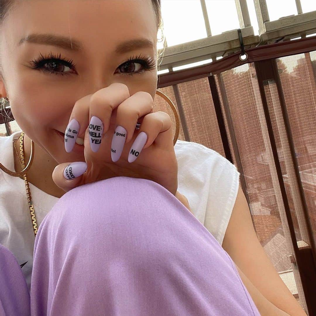 倖田來未さんのインスタグラム写真 - (倖田來未Instagram)「. new nails💅 purple 💜 やっぱりパステルカラーが好き💜 ⁡ #爪が #家事してたら #真ん中からパックリ #おメンテナンス #先日行ってきました #マットコート #ミスフィッツ #バンT #misfits #new #nali #purple #kodakumi #倖田來未 #fashion #wc #versace」7月8日 12時34分 - kodakumi_official