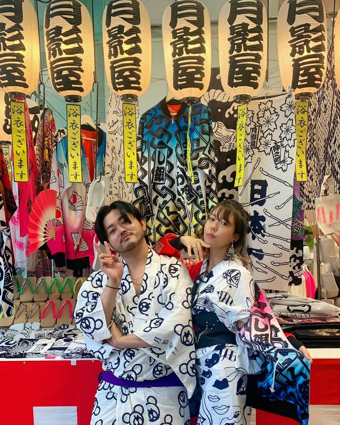 石橋穂乃香のインスタグラム：「今年も早いものでもう七月！🎋 大好きな浴衣屋さん、月影屋さんの季節がやってまいりましたよ〜🎆🎆🎆  東京はラフォーレ原宿にて7月15日までポップアップ中、その後名古屋、京都と回るらしいのでお近くの皆様要チェックです🤩  夏生まれ・夏大好き女のワタクシと致しましては、お祭りや花火大会がない今の時代だからこそ！気軽に夏を味わえる浴衣を積極的に着ることを推奨しておりまする🔥🔥🔥  浴衣を着てご飯に行くだけで粋な気持ちになれますよ❤️  あと、女子は、帯でお腹がギュッとなるので、食べ過ぎ防止にも大変オススメです❤️🤣❤️」