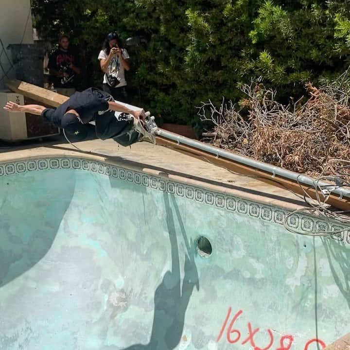 トリスタン・レニーのインスタグラム：「Construction zone 🚧 🎥: @ozzieausband」