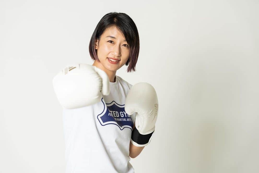 杉山しずかのインスタグラム：「with @united_gym_tokyo   もうすぐ待ちに待ったOPENです！ いや、間に合うのか！！笑 がんばります！ 無料体験会、ぜひぜひいらしてください！ DMでもお待ちしています！！ @united_gym_tokyo  #格闘技ジム #女性専用クラス #湯島」