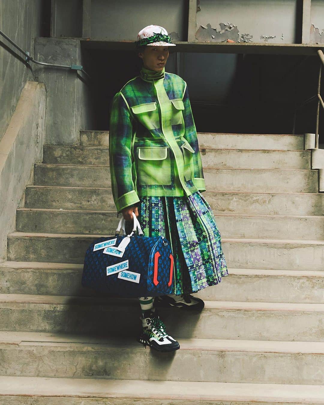 ルイ・ヴィトンさんのインスタグラム写真 - (ルイ・ヴィトンInstagram)「#LVMenFW21 Rescinding stereotypes. Presented in Seoul, @VirgilAbloh employs fashion as a tool to change predetermined perceptions of dress codes with his #LouisVuitton Men’s Fall-Winter 2021 Collection. Watch the full show on IGTV or louisvuitton.com」7月8日 17時01分 - louisvuitton