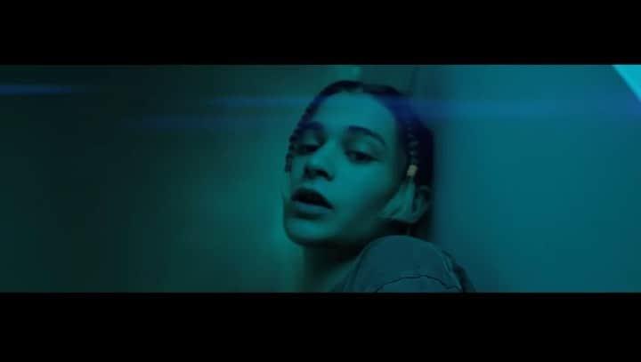 Bars and Melodyのインスタグラム：「Commotion out everywhere at midnight 🚀 music video dropping 3pm tomorrow 🌊」