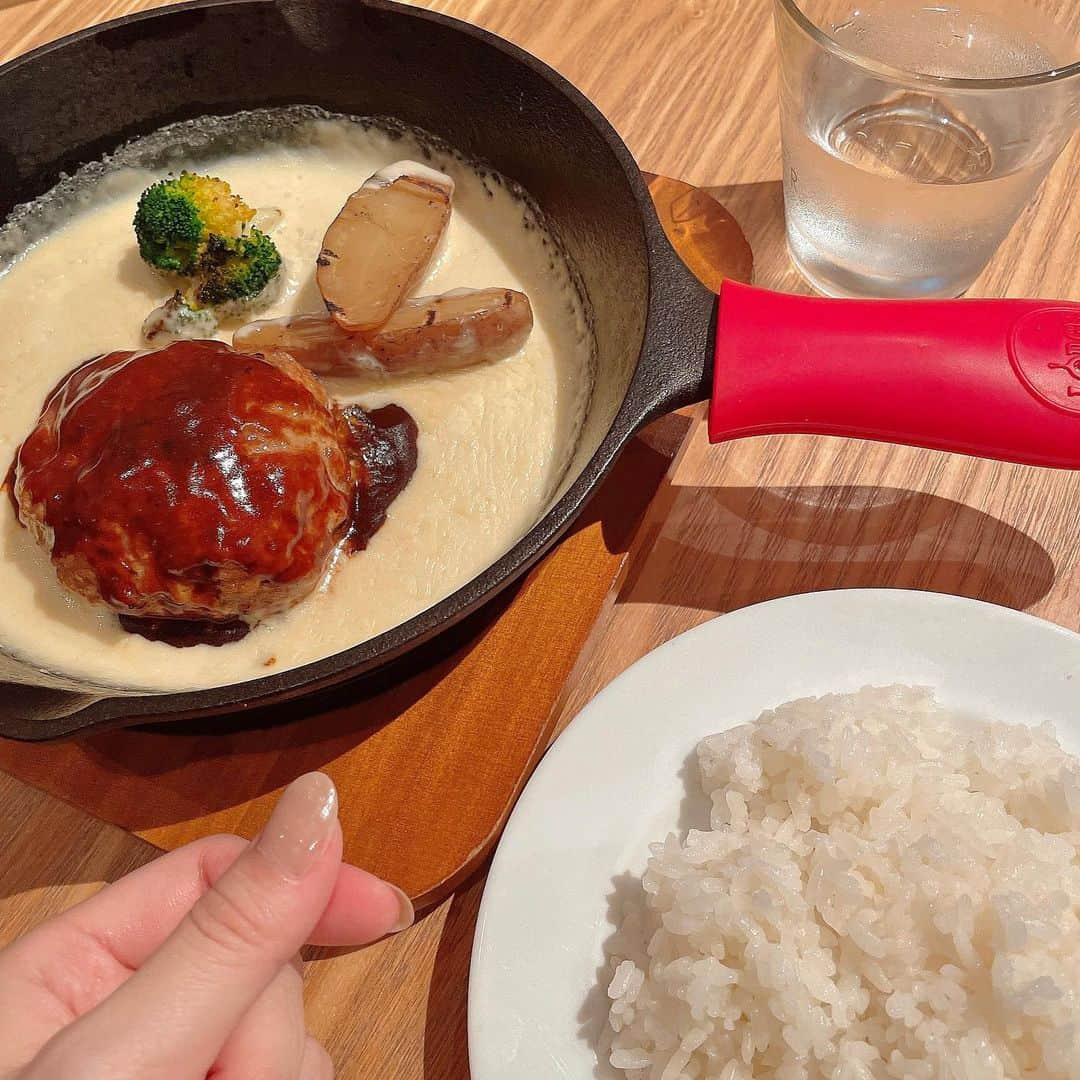 あかせあかりさんのインスタグラム写真 - (あかせあかりInstagram)「沢山チーズかかっていて美味しかったし、お昼からでもペロッと食べられちゃう味でした~👏🏻🤍美味しかった!!  #お昼ご飯 #cheesekitchenracler   fashion👗♡ ﾄｯﾌﾟｽ #anmille  ﾎﾞﾄﾑｽ #anap」7月8日 19時53分 - akaseakari_official