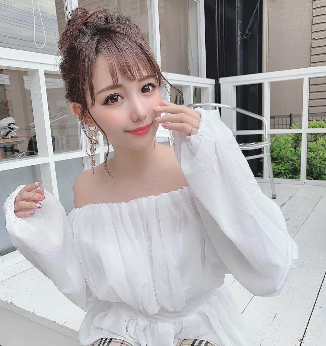 のインスタグラム：「⋆  オフショルトップス×お団子🍡  tops 〻 @select_coco8  hair arrange〻 @deapres2012   #ootd #fashion #instafood #instagram  #hairstyle #outfit #code #instafashion  #ファッション #撮影 #ヘアスタイル #ヘア  #コーディネート #コーデ #今日の服」