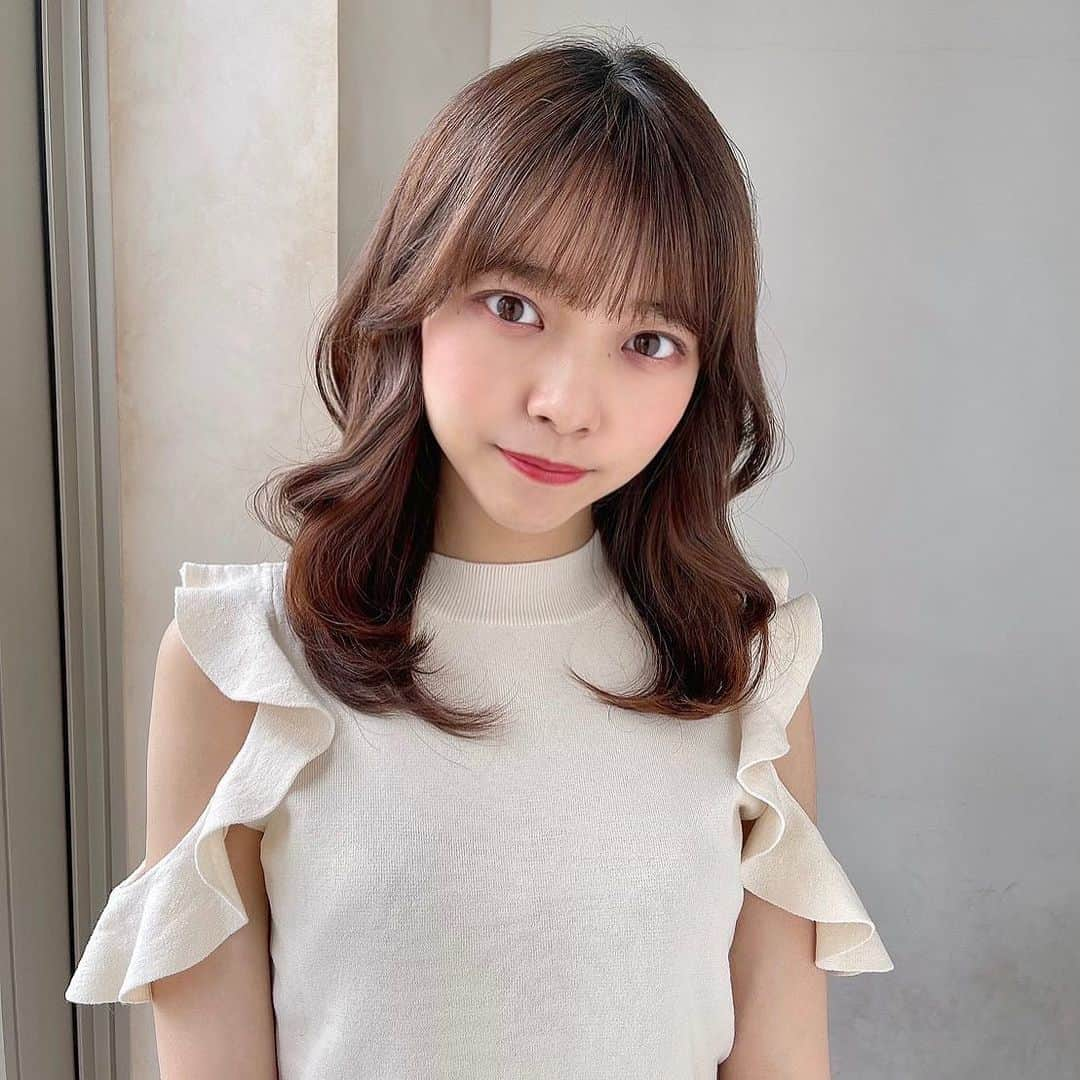 横山キラさんのインスタグラム写真 - (横山キラInstagram)「髪型可愛くしてもらいました！🥰   #サロンモデル #サロモ #ミディアム #ミディアムヘア #サロンモデル東京 #カラー #ヘアカラー #渋谷 #アフロート  #afloat #コテ巻き」7月8日 20時24分 - kira_yokoyama_