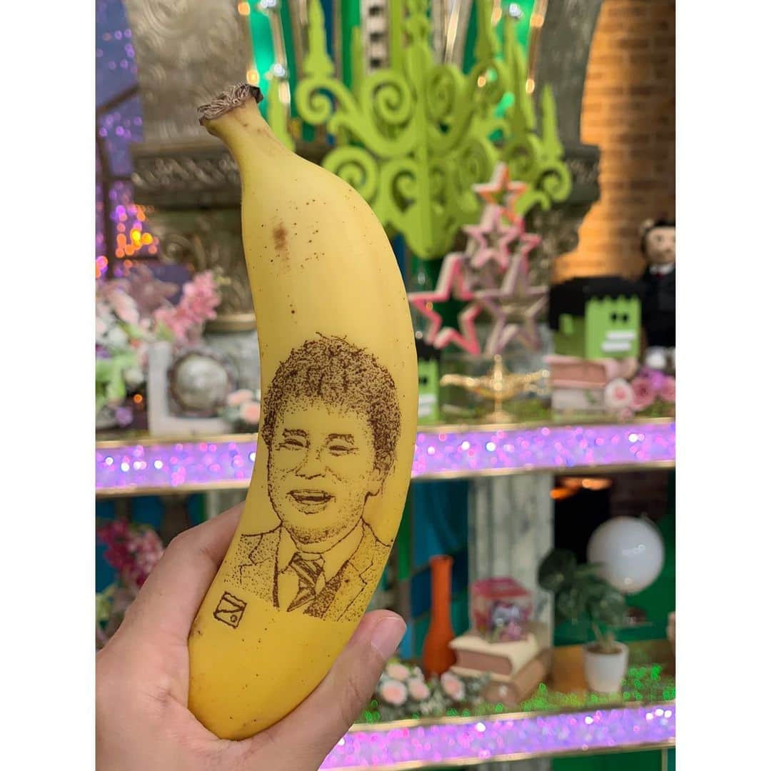 玉巻映美さんのインスタグラム写真 - (玉巻映美Instagram)「. 今夜のプレバトは、 新企画バナナアート査定でした🍌 エンドケープ先生の作った浜田さん、 間近で見ると繊細さにびっくり😳 私もやってみたくなりました😂 ⁡ そして衣装は、 バナナを意識して黄色でした🍌笑  #プレバト #バナナアート #エンドケープ先生」7月8日 20時59分 - eimi_tamamaki
