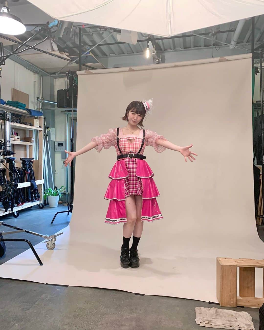 ぱいぱいでか美のインスタグラム：「でか美祭まであと一ヶ月！ . ひーん😭迫ってきましたね！ 毎日いろいろミーティングしたり 決めること迫ってきたり準備してるよ〜！ チケット先行受付中なので 第三弾出演者発表の前にゲットしちゃってね！ 後悔させないぜ〜〜〜〜〜💪🏻 グッズも可愛いの作ってます！ でか美祭のいろいろはハイライトにまとめてるから チェックよろしくね👀 会場には行けないな〜て人もニコ生からほぼ無料配信するので (プレミアム会員配信部分もあり) お家からでも見れますので 楽しみにしててもらえたら嬉しいです❣️ . 明日はオンラインサイン会もあるので インターネットの発展に感謝しながら コミュニケーションとれたら最高です。 よろしくだよ〜。 こちらもハイライトにリンク載せてます！ . #でか美祭 #ぱいぱいでか美 #でか美ちゃん」