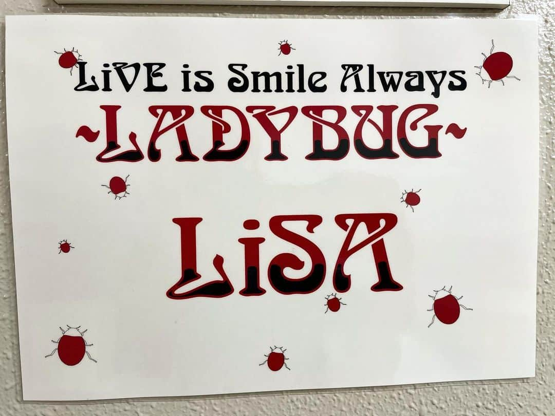 LiSAさんのインスタグラム写真 - (LiSAInstagram)「LiVE is Smile Always〜LADYBUG〜 2年ぶりのツアーが始まります。 たくさんの方に力を借りて明日大阪にて初日を迎えます。 愛と思いやりを大切に最高に楽しんでいきましょうー！ピース！ #LADYBUGツアー #LiSA10th」7月8日 20時54分 - xlisa_olivex