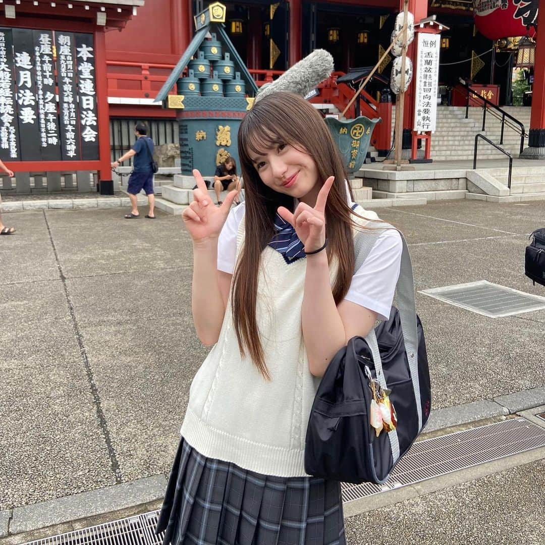 坂本瑞帆のインスタグラム：「制服ちゃん👶🏻💙 コメント返すのでしちゃってください🌙」