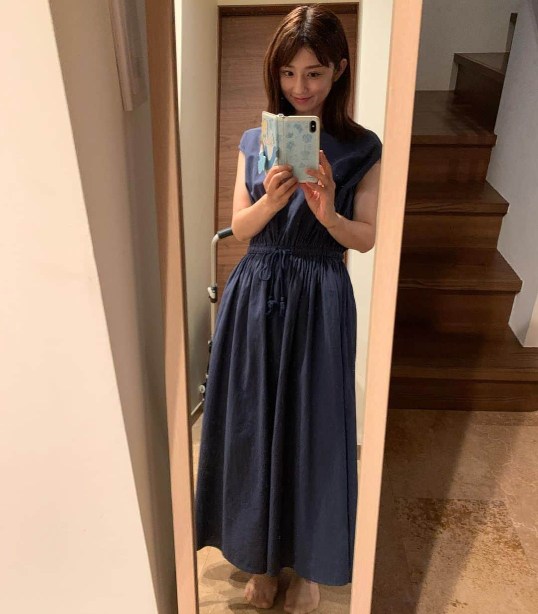 小倉優子さんのインスタグラム写真 - (小倉優子Instagram)「今日もお疲れ様でした❣️❣️  今日は、先日の洗い物のインスタを見てくれたママ友から  「完璧なママなんていないんだから、どんどん出来ないところを出していってね〜✨✨」  と言ってもらいました☺️🌟  出来ないところをアップしたら キリがありませんが笑  ちなみに、今日履いていたストッキングに穴があいていたのですが😅 今日は自宅しか靴を脱がないからと 穴があいているストッキングで  平気な顔をして過ごしていました🤣❗️  直ぐに穴があいちゃうから、捨てるのもったいないですしね笑🌟」7月8日 21時27分 - ogura_yuko_0826