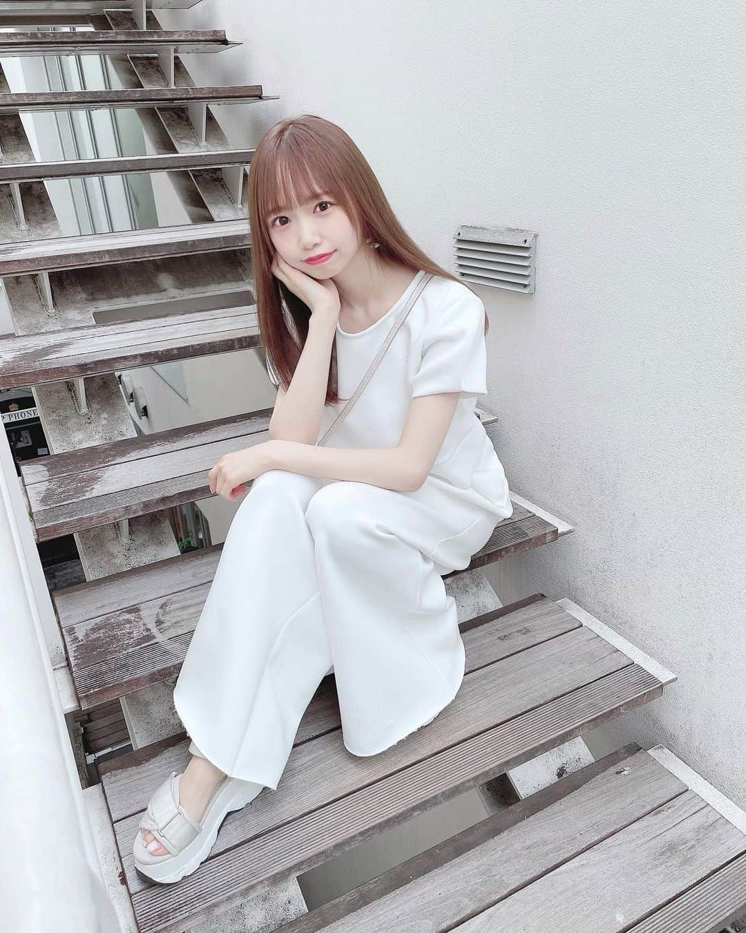 畑美紗起のインスタグラム：「セットアップのスウェット🕊🤍🕊🤍  に、ストレートでラフな感じでした…🐰💭  tiktokでどこの？てたくさん聞いてもらったけど もうなさそうだ｡ﾟ(ﾟ´ω`ﾟ)ﾟ｡  スウェット🏷 @meltthelady   #スウェットコーデ #スウェット #ファッション #ファッションコーデ #セットアップ #セットアップコーデ #ラストアイドル #ラストアイドル2期生 #ラスアイ #畑美紗起 #みいちゃ #みちゃしふく #sweat #meltthelady #fashion #fashionblogger #fashionstyle」