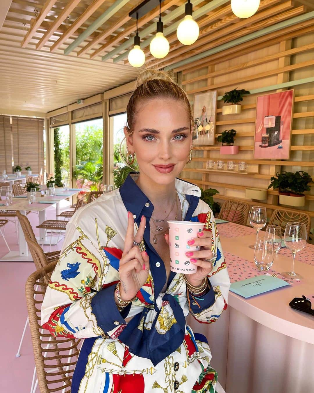 キアラ・フェラーニさんのインスタグラム写真 - (キアラ・フェラーニInstagram)「Can’t wait to see all of your photos and videos at the @nespresso x @chiaraferragnibrand temporary beach club and café in Cannes 🥰 Open til the end of the festival de Cannes 🙏🏻 #adv」7月8日 21時50分 - chiaraferragni