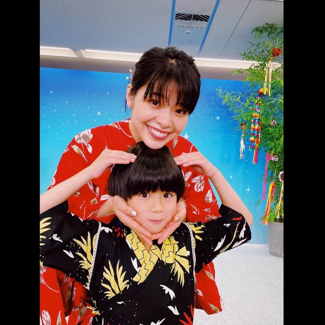 岸井ゆきのさんのインスタグラム写真 - (岸井ゆきのInstagram)「七夕でしたね✨🎋 TBSドラマ　#家族募集します　の製作発表でした。 みんな浴衣で！お祭りみたいで楽しかったです。 いよいよ明日のよる10じから放送☺️☺️☺️❣️ それぞれ生き方のちがう親子が集まって、家族になっていくホームドラマです。よかったらみてくださいね。 わたしの息子、大地役の三浦綺羅くん。髪型しめじのだいち🍄やさしいだいち🧡 みんないい子で毎日たのしく撮影しています。よろしくおねがいします📺✨  #家族募集します #重岡大毅 #木村文乃 #仲野太賀  #岸井ゆきの」7月8日 21時54分 - yukino_kishii