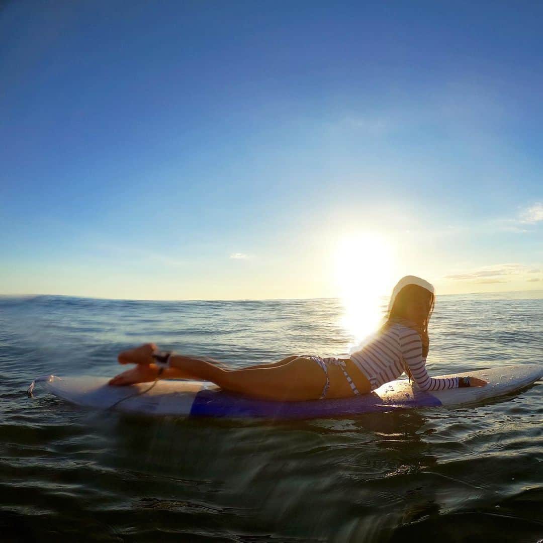 南美沙さんのインスタグラム写真 - (南美沙Instagram)「なぜか海の上ではブレブレになるの巻📸  #サーフィン　#ラッシュガード　#サーフビキニ　#サーフガール　#サーフィン女子  #サーフ女子　#サーフィンガール　#ラッシュ  #ラッシュガード水着」7月8日 22時13分 - miee.misa