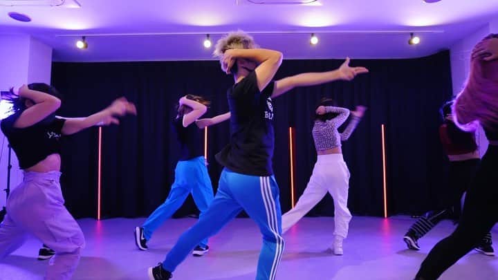 avecooのインスタグラム：「@avecoodancestudio   ♪music♪ #山口百恵 #プレイバックpart2   🔥Dancer🔥 @_noguchiho___ @oooema @kairi32shiba @anju.124 @_noande_ @momoawaodori  久しぶりのプレイバック🔥  いつも皆んなありがと❤️  #dance #jazzfunk #choreographer #avecoo #tokyo #japan #takadanobaba」