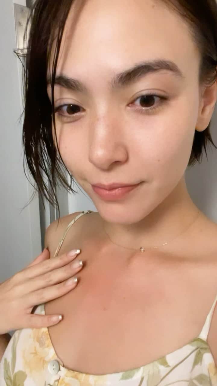 ダンシーシャノン美沙のインスタグラム：「ロダンはやばい😇保湿すごくて本当肌綺麗になった✨サンプル欲しい人送ります💌試したもの勝ち💫💫毎日雨だけど良い夜をね🌉 #ロダンアンドフィールズコンサルタント」