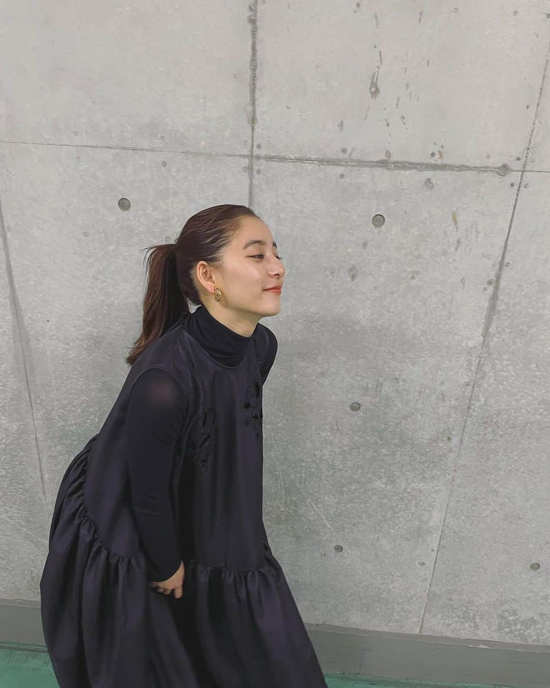 新木優子さんのインスタグラム写真 - (新木優子Instagram)「先日の私服  tops : @stylings_official  onepiece : @ceciliebahnsen  bag : @dior  shoes : @togaarchives  earring : @okss2121 × @sly_official   #撮影の時だけマスク外しています🙇🏻‍♀️✨」7月8日 22時52分 - yuuuuukko_