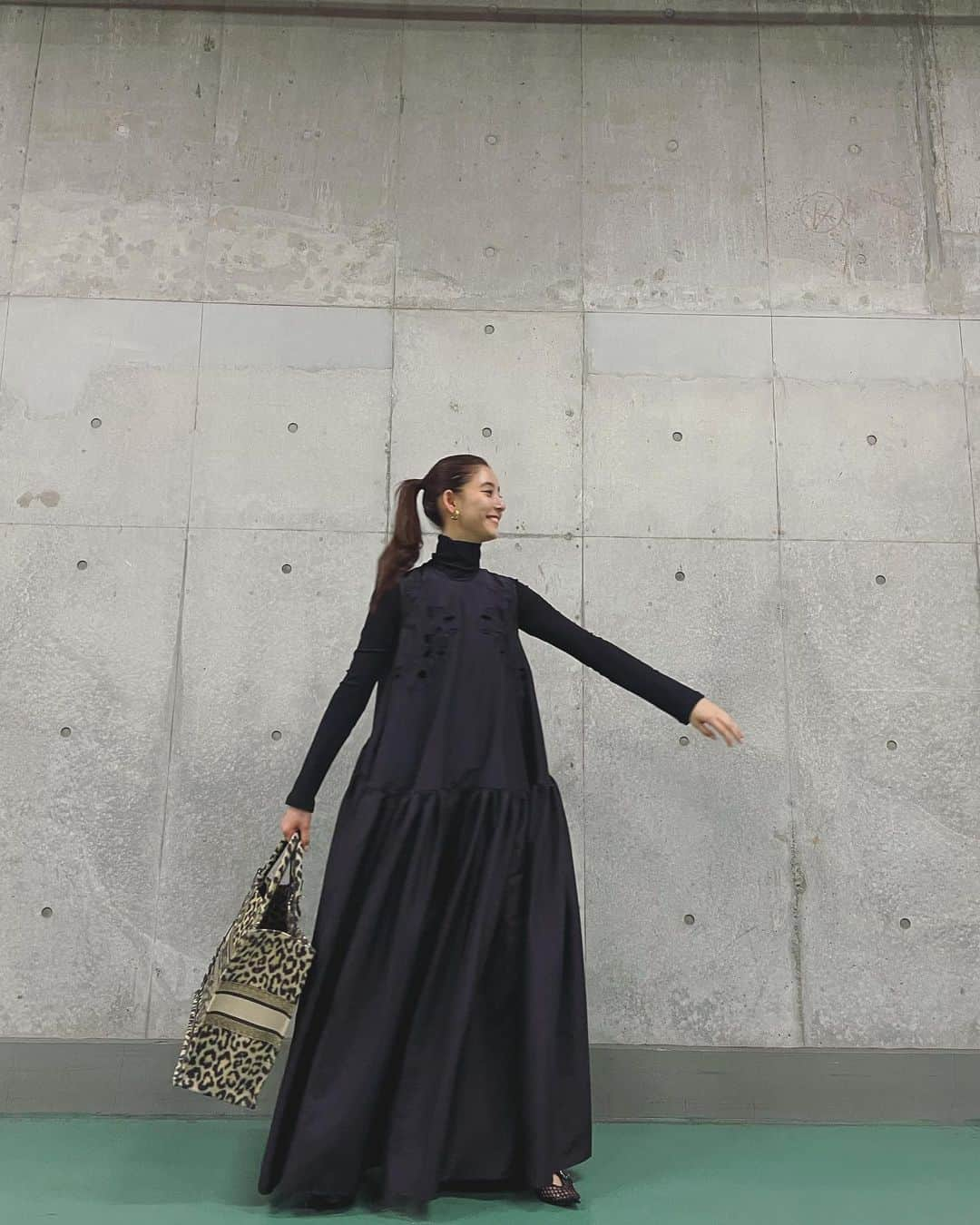 新木優子さんのインスタグラム写真 - (新木優子Instagram)「先日の私服  tops : @stylings_official  onepiece : @ceciliebahnsen  bag : @dior  shoes : @togaarchives  earring : @okss2121 × @sly_official   #撮影の時だけマスク外しています🙇🏻‍♀️✨」7月8日 22時52分 - yuuuuukko_