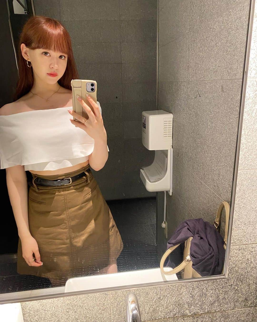 ナタリア聖奈さんのインスタグラム写真 - (ナタリア聖奈Instagram)「・  本日の #ナタナタcode  TODAY'S OUTFIT🙃  最近ZARAで買ったオフショルダー！ 色んな組み合わせが出来てお気に入り💭  #ナタリア聖奈 #春夏コーデ #上品コーデ #オフショル #ハーフモデル」7月8日 22時54分 - _natamilk_