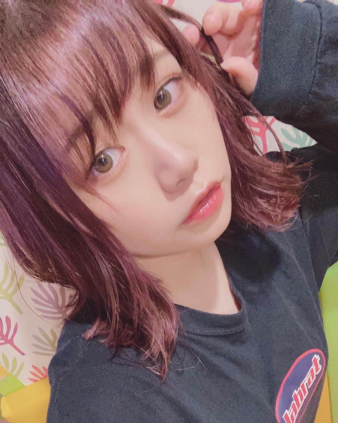 川﨑由意のインスタグラム：「🍙💓  ピンクらしき色にした！ 髪も多少切ったよ！  #イメチェン  #カラー  #カット  #イルミナカラー」