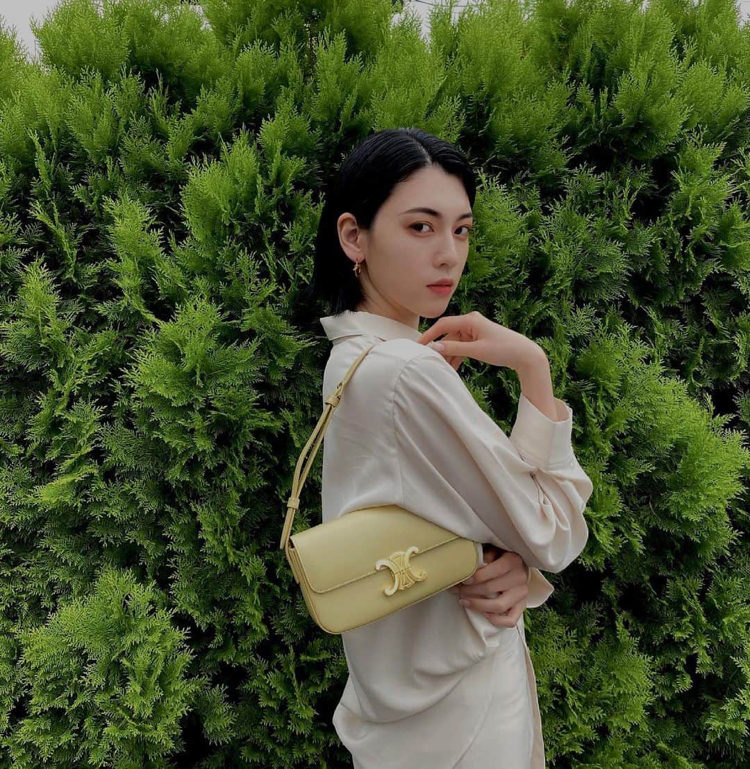 のインスタグラム：「tops: @okss2121 × @sly_official   bottoms: @okss2121 × @sly_official   bag: @celine   earring: @celine   #ootd #みよしんぷる #emma #sly #celine」