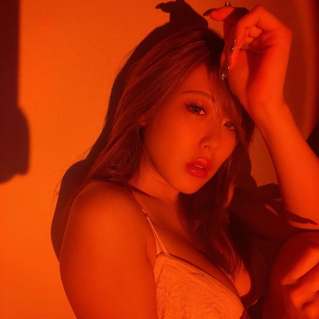 りなのインスタグラム：「夕日ライトよき🙆‍♀️  #夕日#ライト#ばえ#グラビア」
