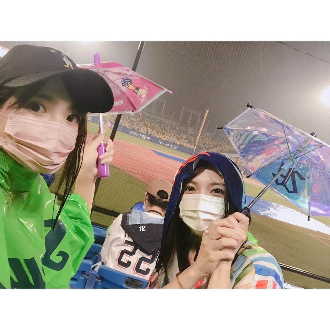 森遥香さんのインスタグラム写真 - (森遥香Instagram)「. ヤクルトファンで声優の #真野あゆみ ちゃんに 神宮連れて行ってもらいました⚾︎ 雨だし試合も惜しかったけど 研究熱心な真野さんと野球語れて楽しかったです🥰 次はメラドにお連れします✨ . . #東京ヤクルトスワローズ#明治神宮球場 #レディースユニ真野さんがくれました♡ .」7月9日 0時22分 - moriri_h