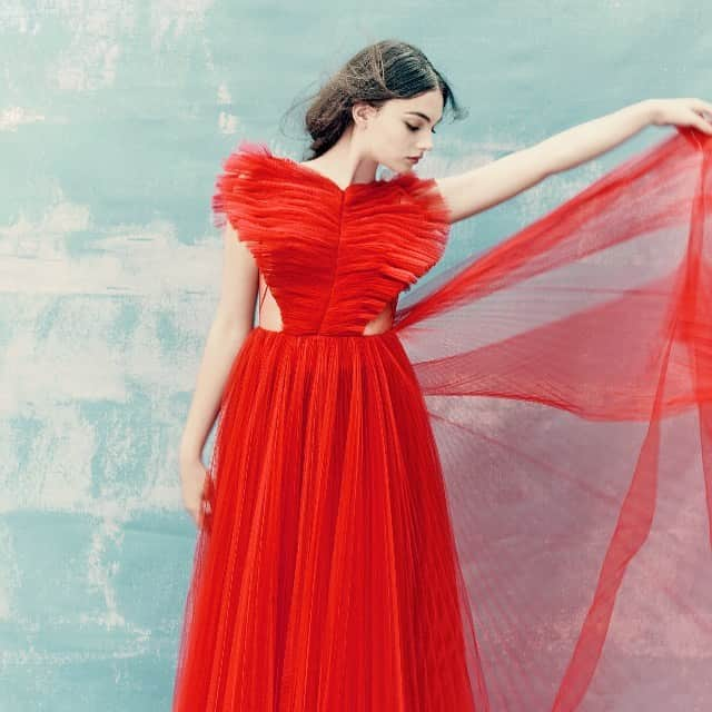 モニカ・ベルッチさんのインスタグラム写真 - (モニカ・ベルッチInstagram)「❤️From the @vogueitalia Cover Story by @roversi  My Deva @d.casseluxxi wearing a red Heart dress @dior @mariagraziachiuri  Creative Director @ferdinandoverderi  Editor in Chief @efarneti  Stylist @ibkamara  Hair @johnnollet  Mua @letiziacarnevale  Image Agent @karinmodels_official   #vogueitalia#coverstory#devacassel#monicabellucci#motherdaughter#photographer#paoloroversi#red#heart#dress#dior#christiandior#mariagraziachiuri#imageagent#karinmodels」7月9日 0時28分 - monicabellucciofficiel