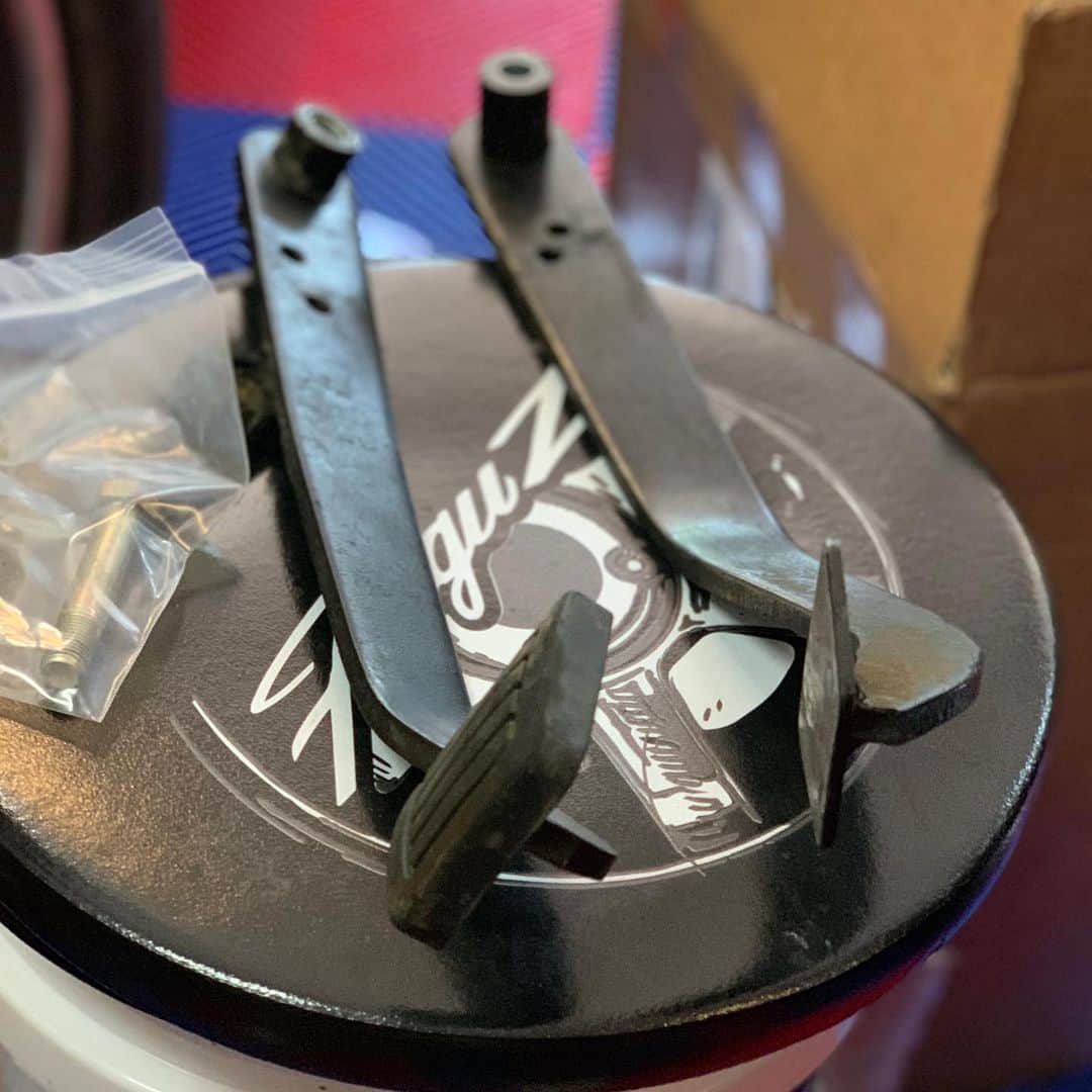 のインスタグラム：「Thank you brother Rob @zcargarage for the pedals that GBuddy’s needs for his manual conversion. Thank you for your friendship and guidance. You are a guru, mentor, inspiration to us all in the s30 community. Thank you for your constant positive vibe and words.  There is much I’ve learned from you sir.」