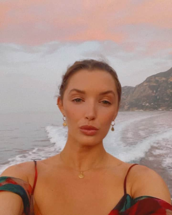 アリッサ・アーチェのインスタグラム：「Positano nights ✨」