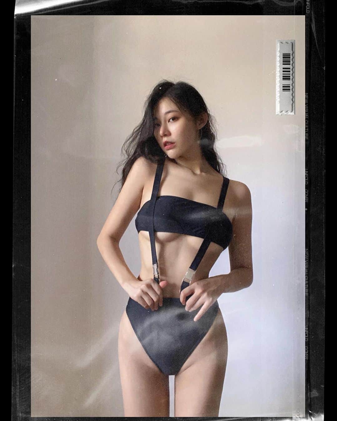 張香香のインスタグラム：「這泳裝不要太美🖤  👙/ @1212__official」