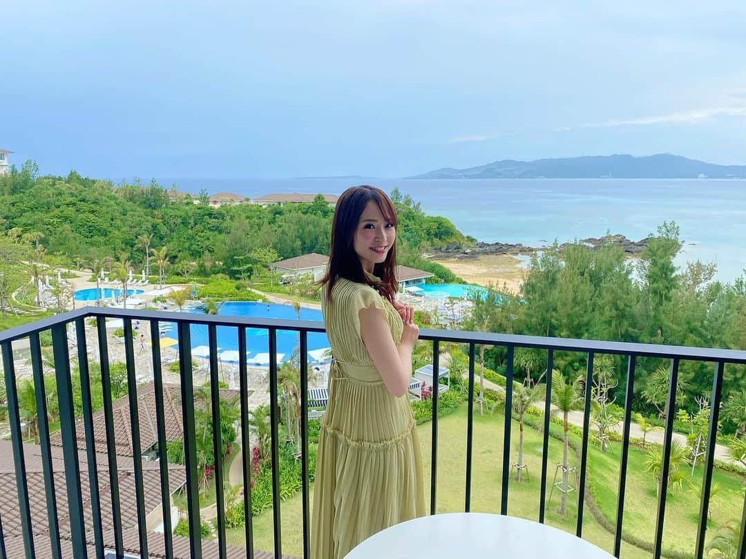 梅本静香のインスタグラム：「最高だったハレクラニ沖縄🌺🌴🐠 また絶対行きたい😆  4日間癒された〜！ 朝食バイキング美味しすぎて食べたいものありすぎて毎日食べすぎた🤣  #ハレクラニ沖縄 #時差投稿 #沖縄 #沖縄旅行 #沖縄ホテル」