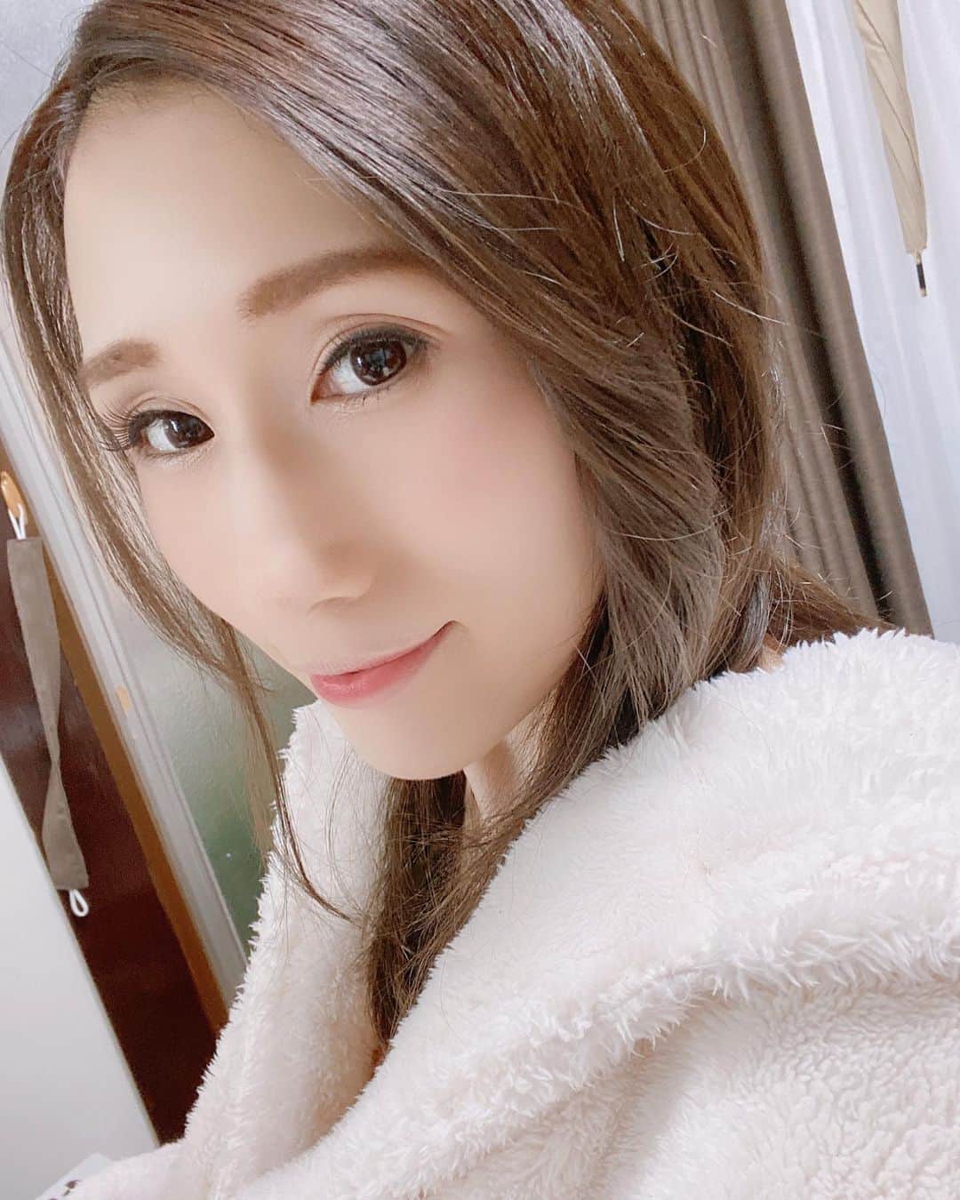 JULIAさんのインスタグラム写真 - (JULIAInstagram)「♡ Good morning 😊🐈  have a nice day 🥂  早安🥰🐈」7月9日 10時40分 - julia_cmore_official