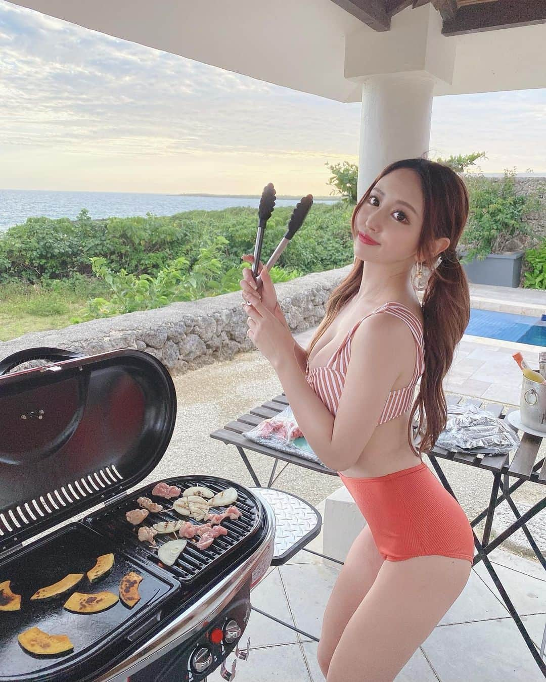 SHIHOさんのインスタグラム写真 - (SHIHOInstagram)「. . 何から食べる？🍖♡ . #miyakojima photo💗💗 . . .  #沖縄旅行 #沖縄 #おきなわカフェ #沖縄カフェ #沖縄グルメ #宮古島 #宮古島カフェ #宮古島旅行 #アイス #okinawa #okinawajapan #okinawalife #okinawatrip #miyakojima #miyakoisland #bikini #水着 #水着コーデ #ビジョビ」7月9日 10時44分 - cham_pipi